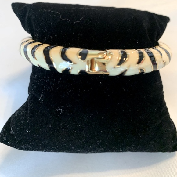 Kenneth J. Lane Enamel Hinged Bangle Bracelet Zebra Print - Picture 4 of 8